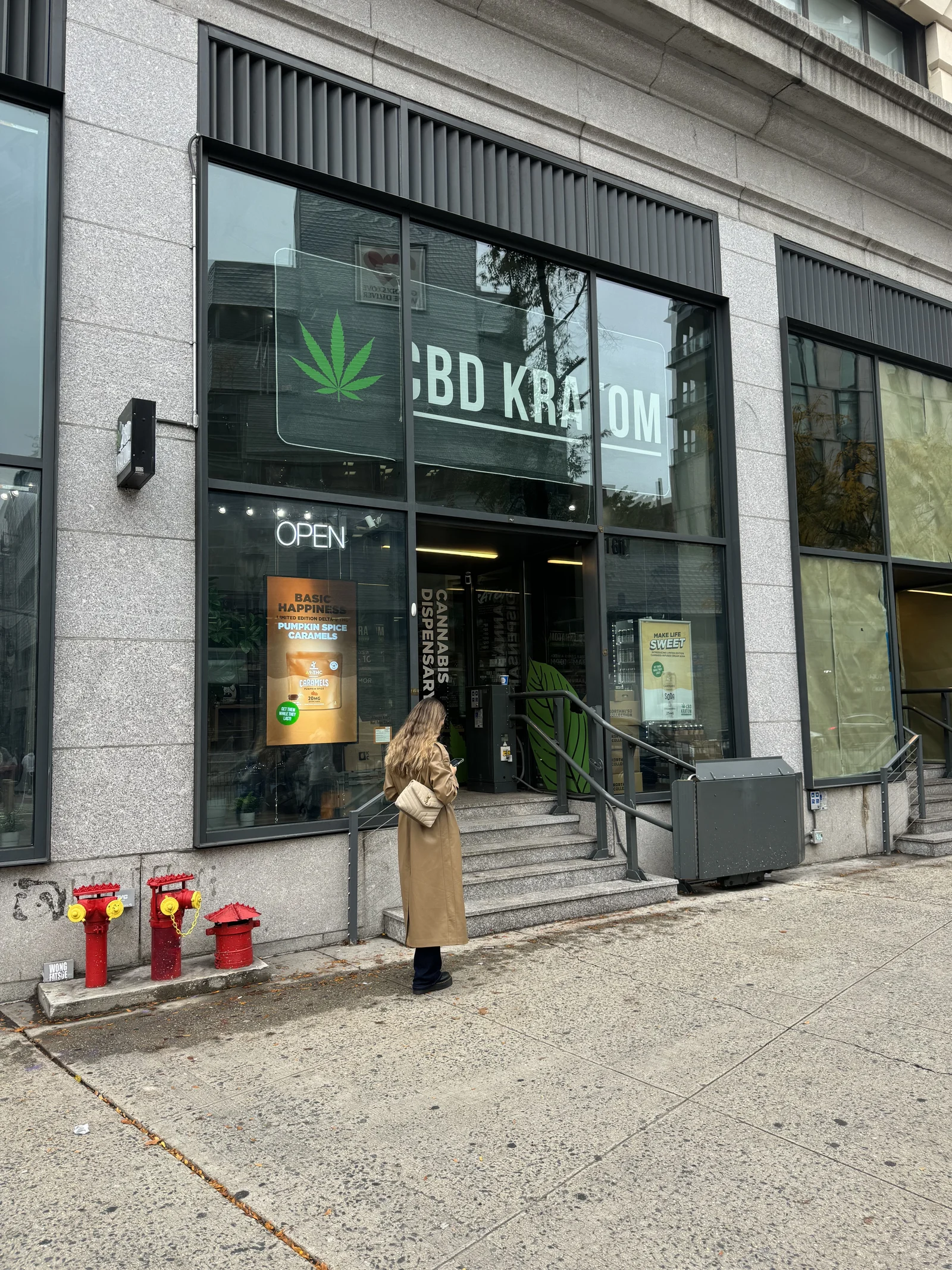 CBD Kratom digital signage installation by CrownTV