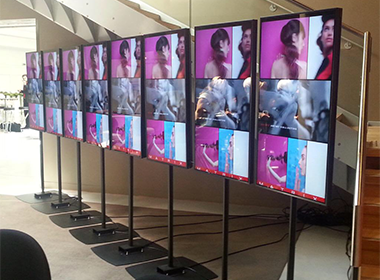 multi-screen digital signage