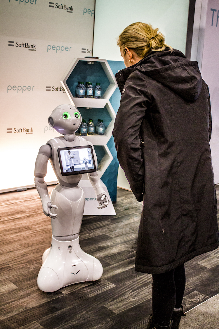 Pepper Robot Intrecation with Human
