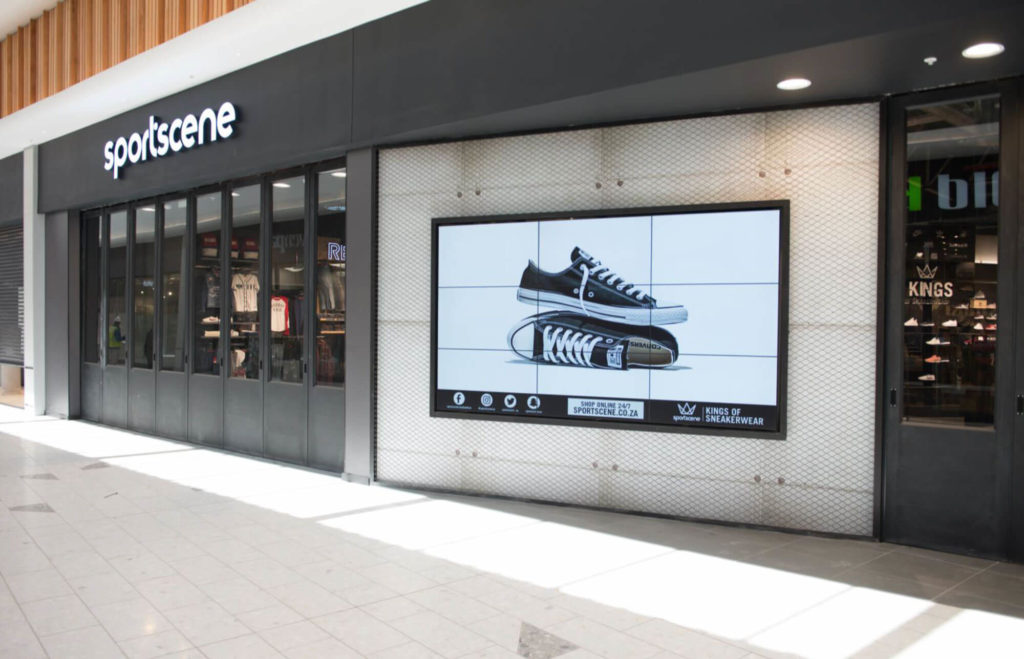 digital signage in a mall 