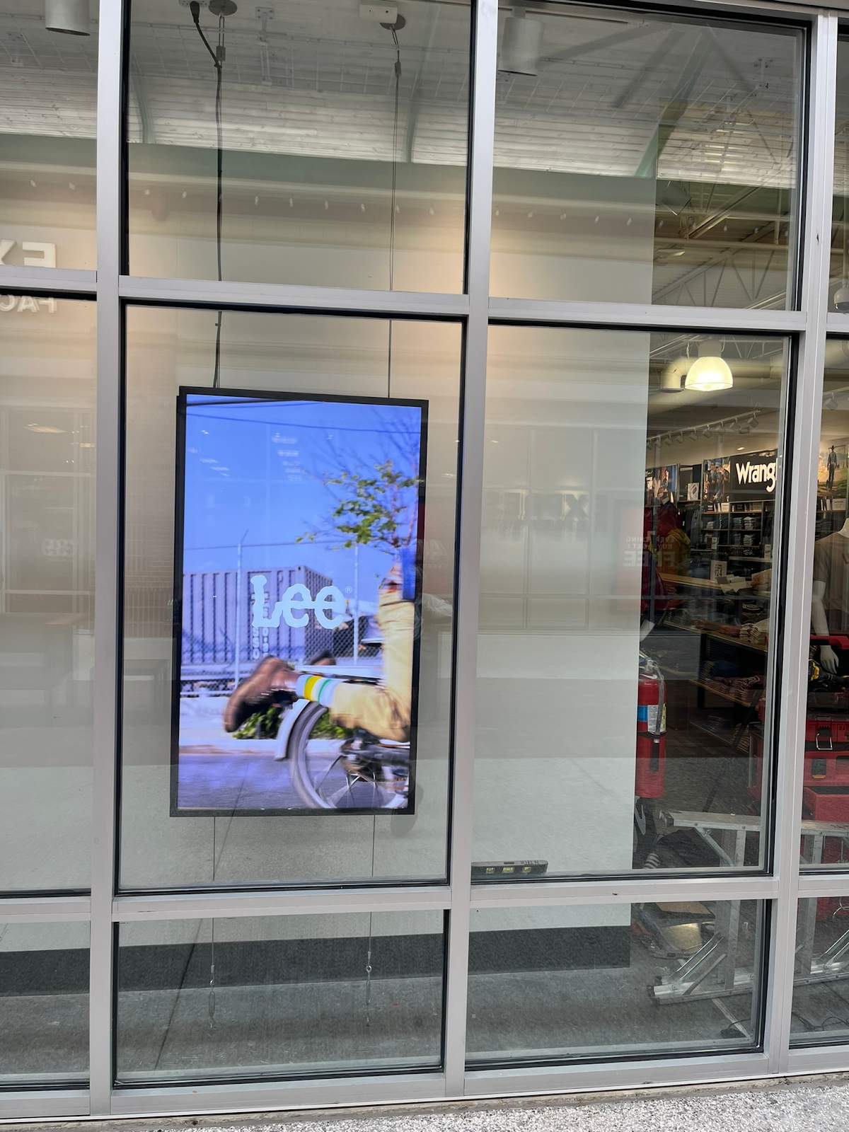 digital signage ahead