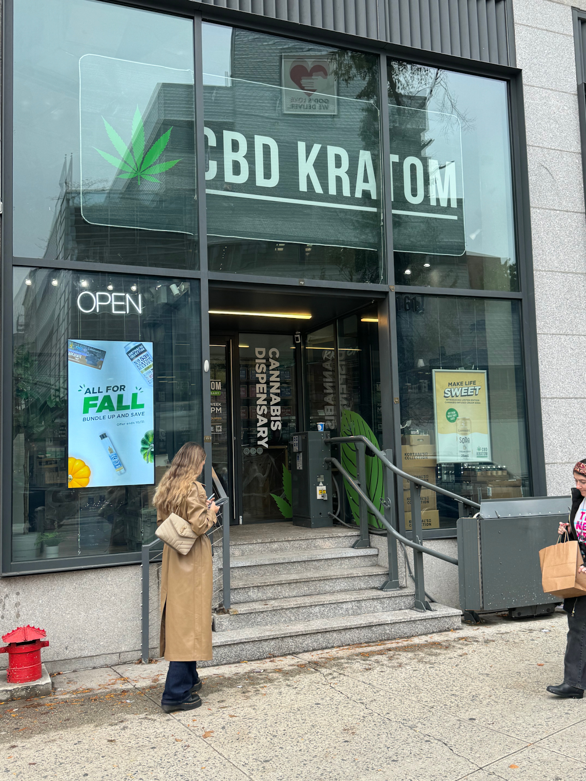 CBD Kratom SoHo digital display installation in NYC by CorwnTV