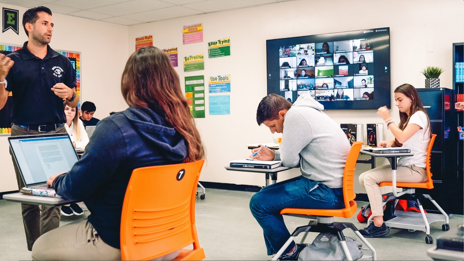 Samsung's Digital Signage in Classrooms