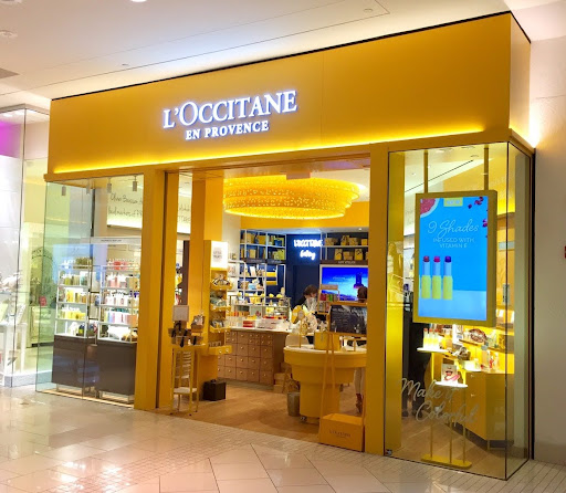 L'Occitane Aventura Mall location with digital signage display