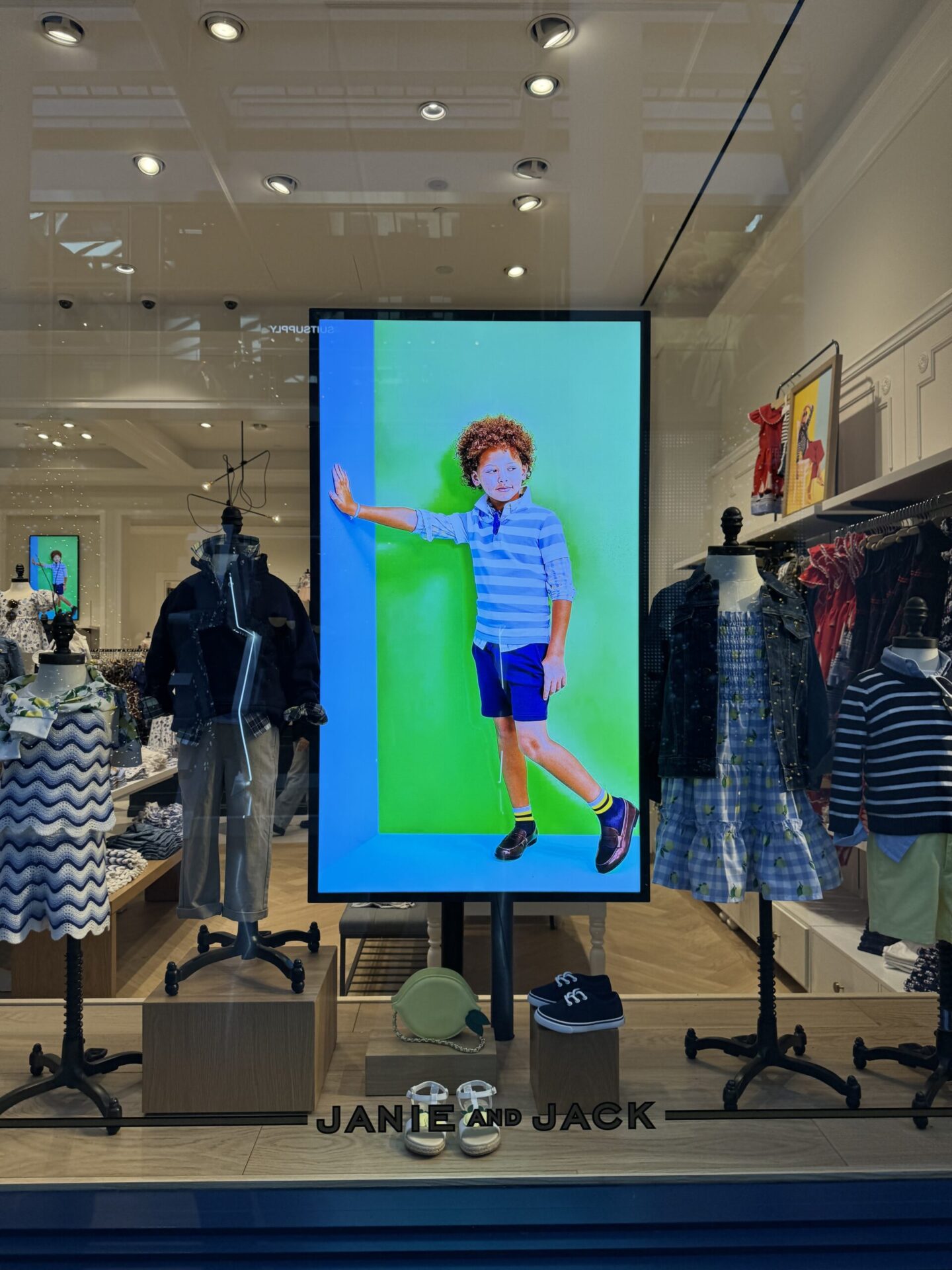 CrownTV commercial wall mount digital signage at retail store