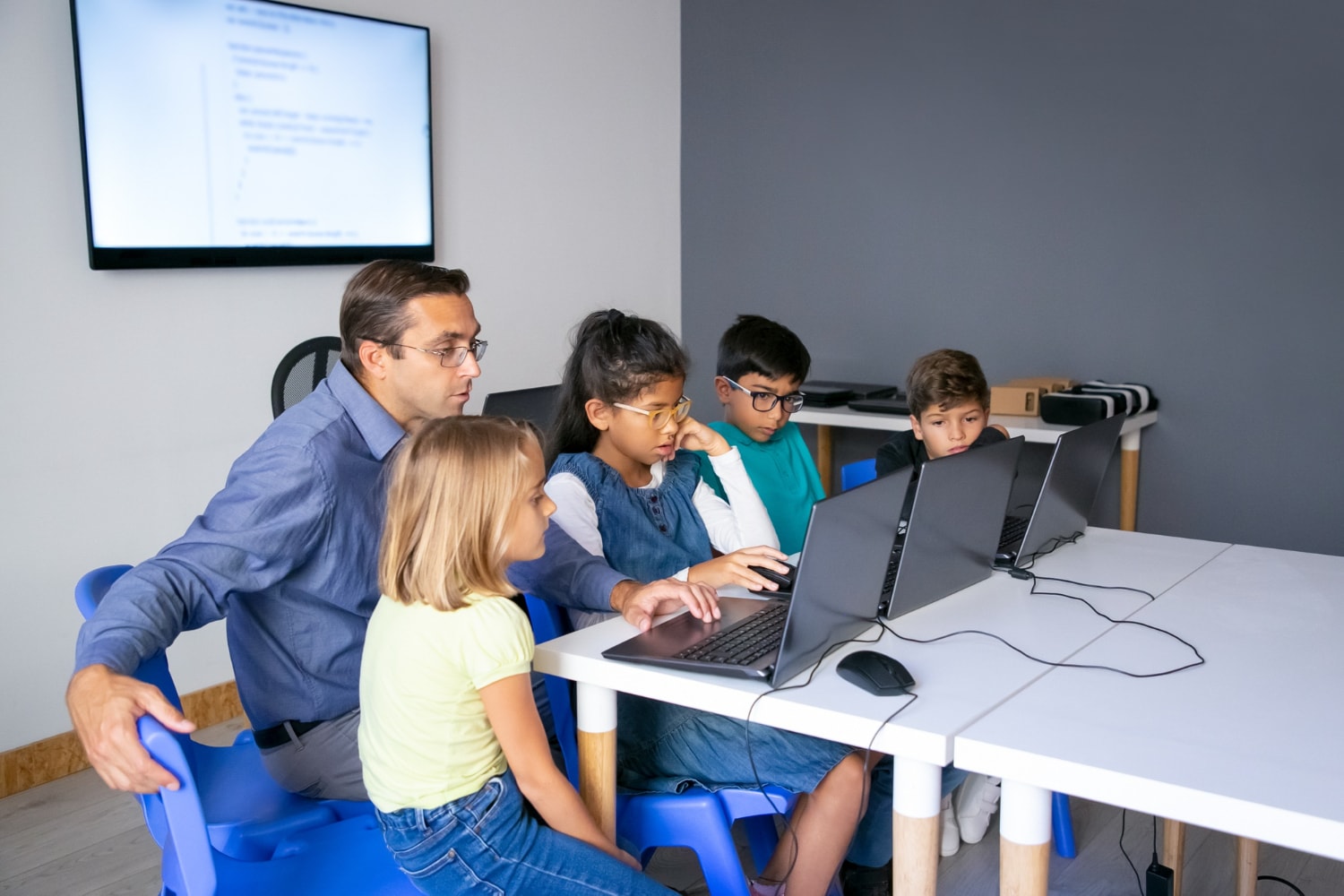 management systems 0/1–2 digital age 0/1–2